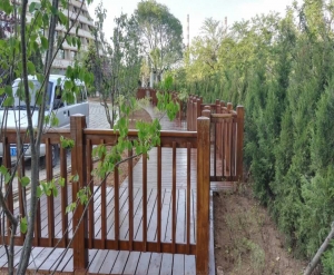 木栏杆